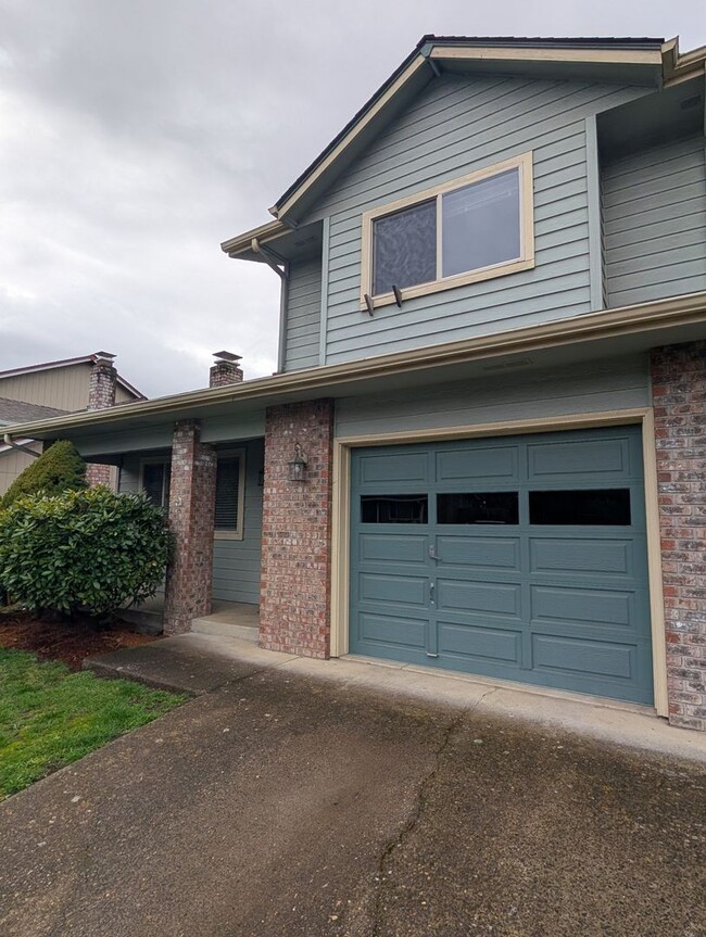 Photo - Great 2 bed/1 bath duplex with fenced in yard!