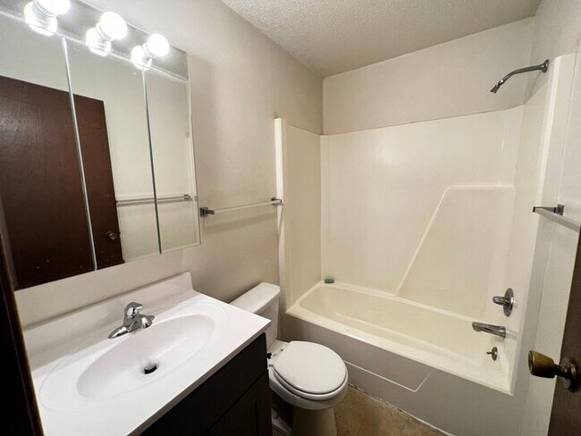 $1,050 | 2 Bedroom, 1 Bathroom Apartment | No Pets | Available for August 10th, 2026 Move In!