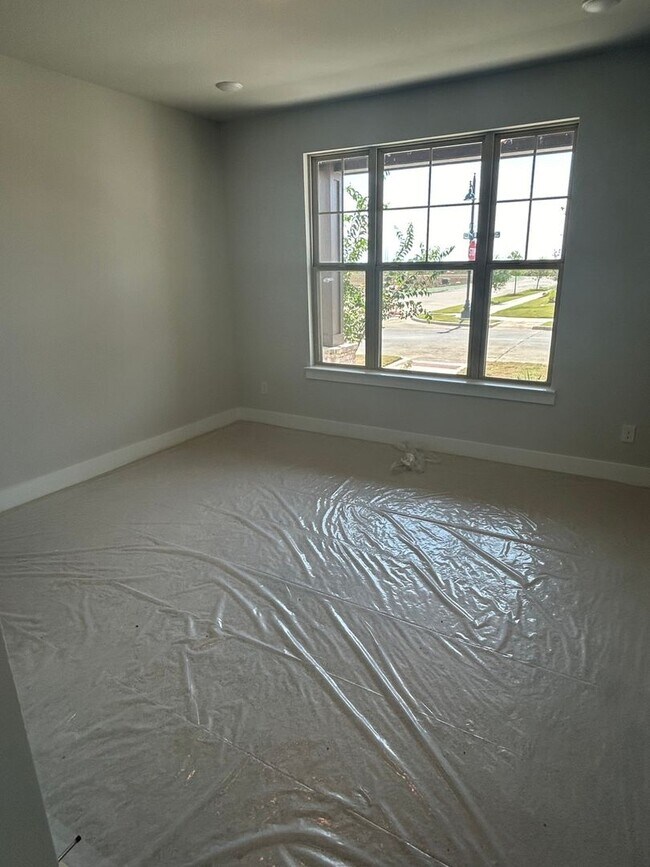 7100 Dragonfly Ln