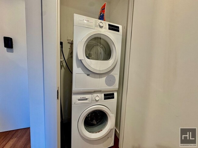 Photo - Stunning 1 bedroom with Condo finishes W/D and DW Lare Private Outdoor space close to the N line Unidad 1A