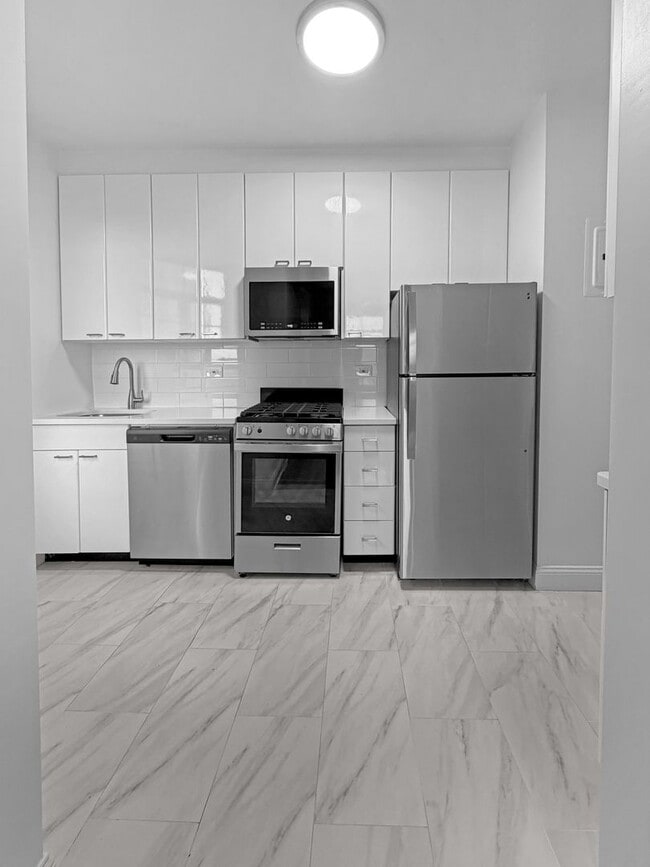 Photo - The Leslie — A Private Garden Enclave for the Modern New Yorker Unit 63E