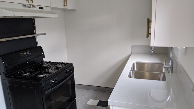 Photo - 252 Walnut St Unit Apartment B