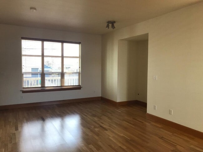 Photo - 3911 NE 9th Ave