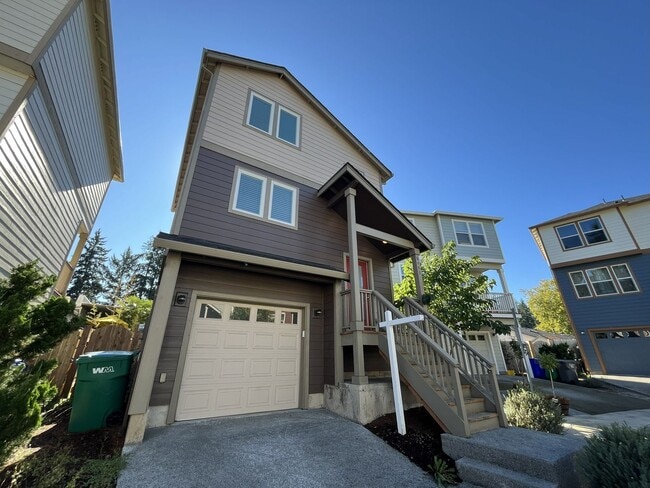 Building Photo - Charming 3-Bedroom, 3-Bathroom Home with M...