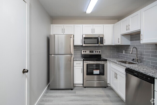 1 bed, 1 bath, 670 sq ft