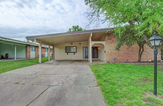 48th Pl Duplex - 48th Pl Duplex Apartment Unit 3608