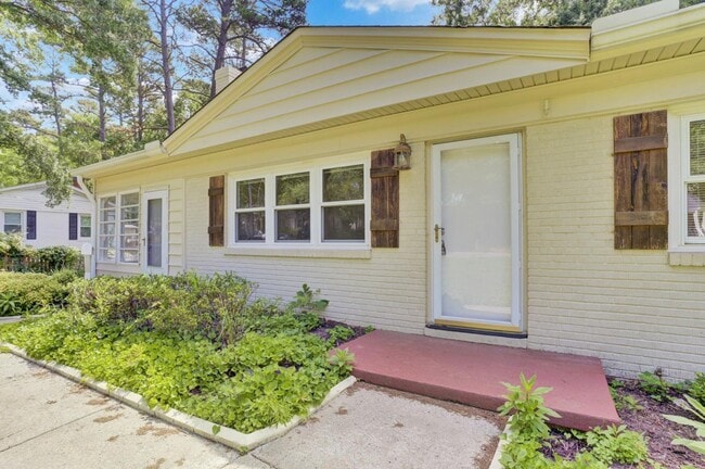 Photo - 121 Marshdale Ave SW