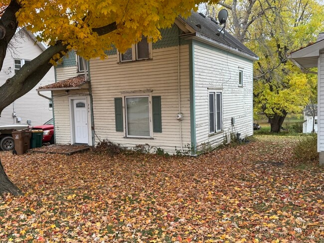 Photo - 204 Independence Ave S