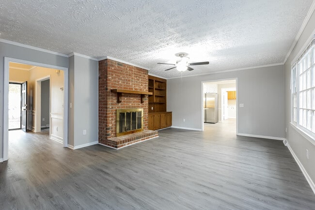 Photo - 200 E Shefford St