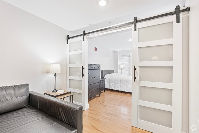 Building Photo - 1361 Elm St Unit DLX+1BR Rental