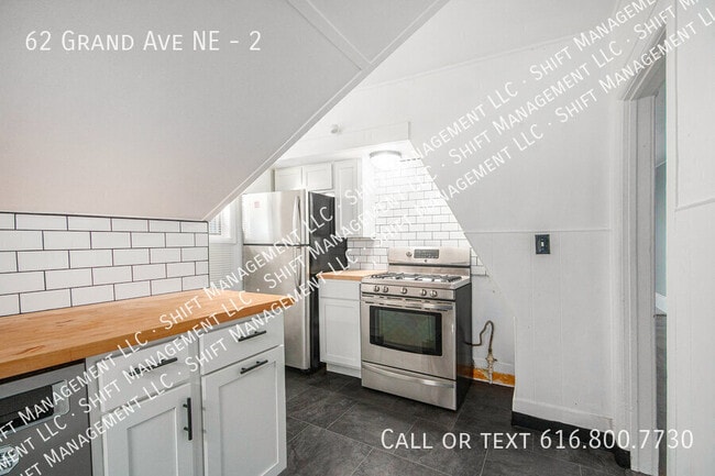Photo - 62 Grand Ave NE