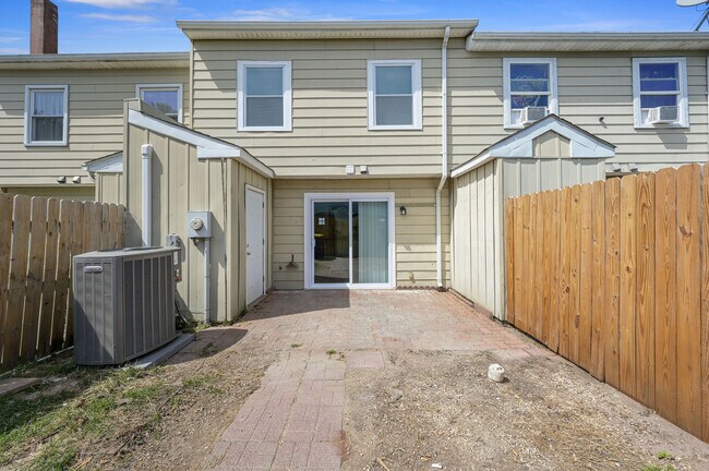 1192 Madison Ct