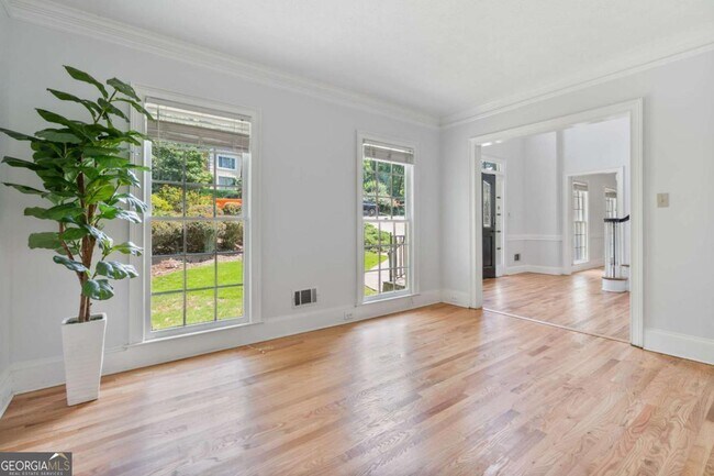 Photo - 275 Sageglen Rd