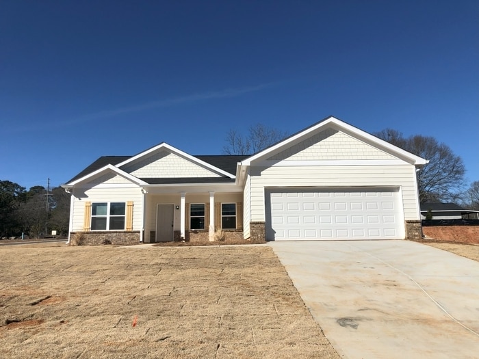 Photo - 261 Charlotte Cir (Statham, GA)