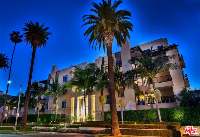 Building Photo - 447 N Doheny Dr Unit 302 Rental