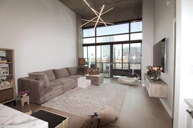 Building Photo - 2 bedroom in Chicago IL 60607 Unit 903