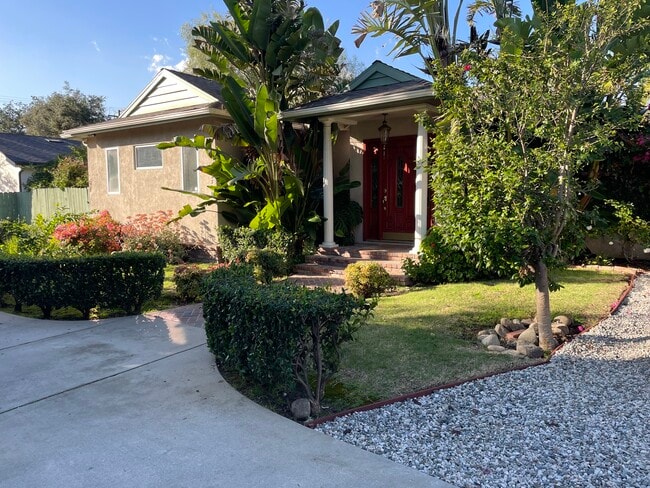 Building Photo - 2360 N Windsor Ave