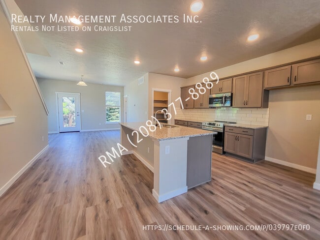 Photo - 3104 N Network Ln