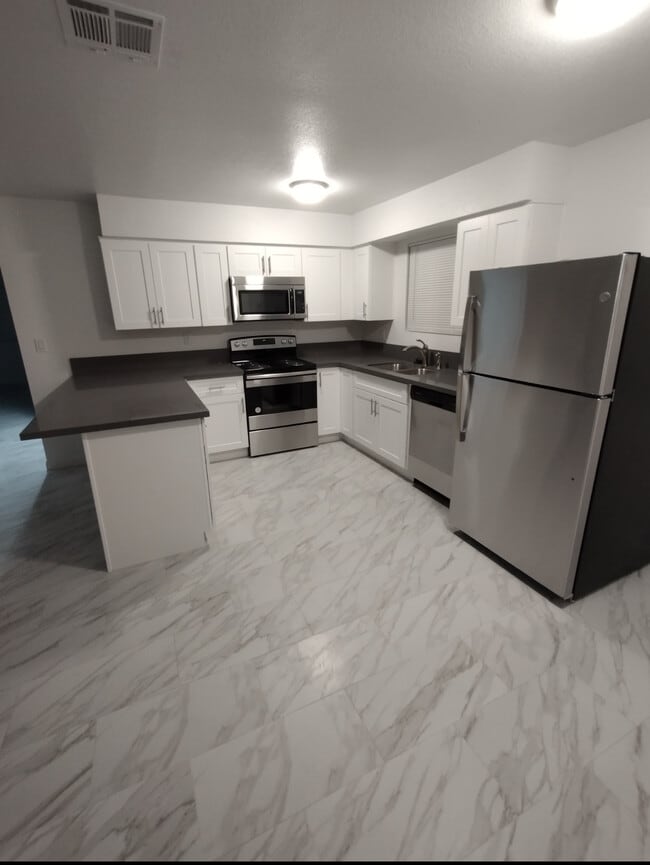 Photo - 437 14th St Unidad B