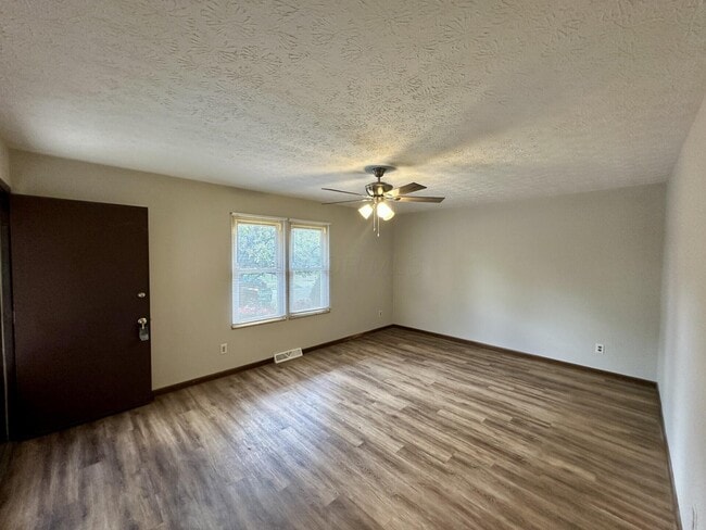 Photo - 1900 Hillandale Ave