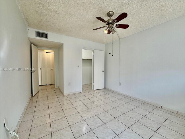 Photo - 901 SW 37th Ave Unidad 25
