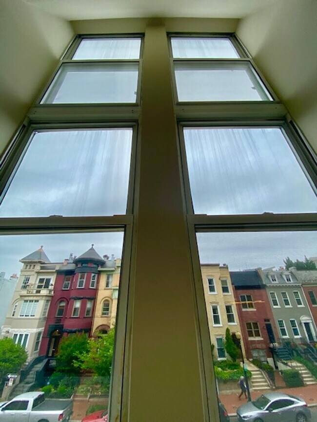 Photo - Dupont - West End Fabulous studio with decorative Fireplace & W/D Unit 23