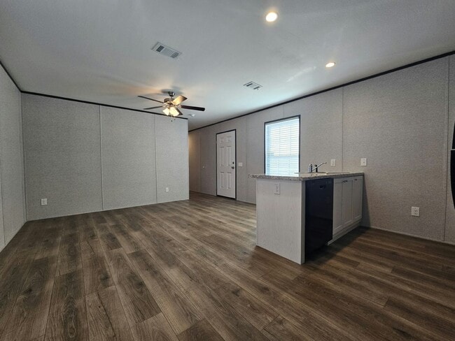 Photo - 549 Suwanee Dr