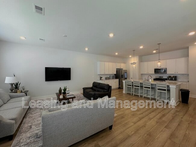 Photo - 125 Trumpet Vine Dr