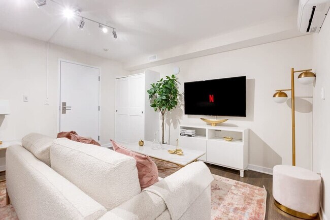 Photo - 1755 R. Saint-Denis Unit FL2-ID1310914P