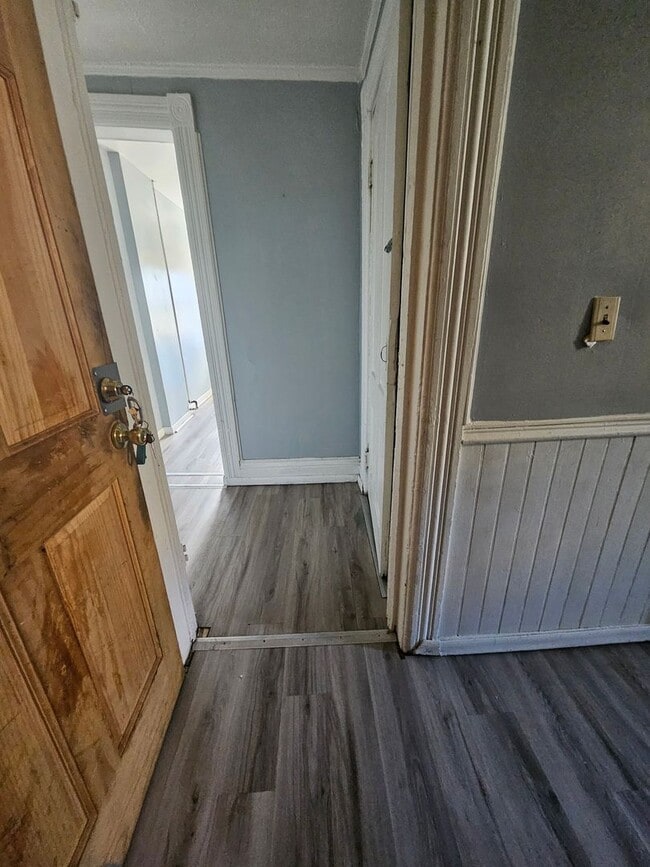 Photo - Upper 1 bedroom unit gas included