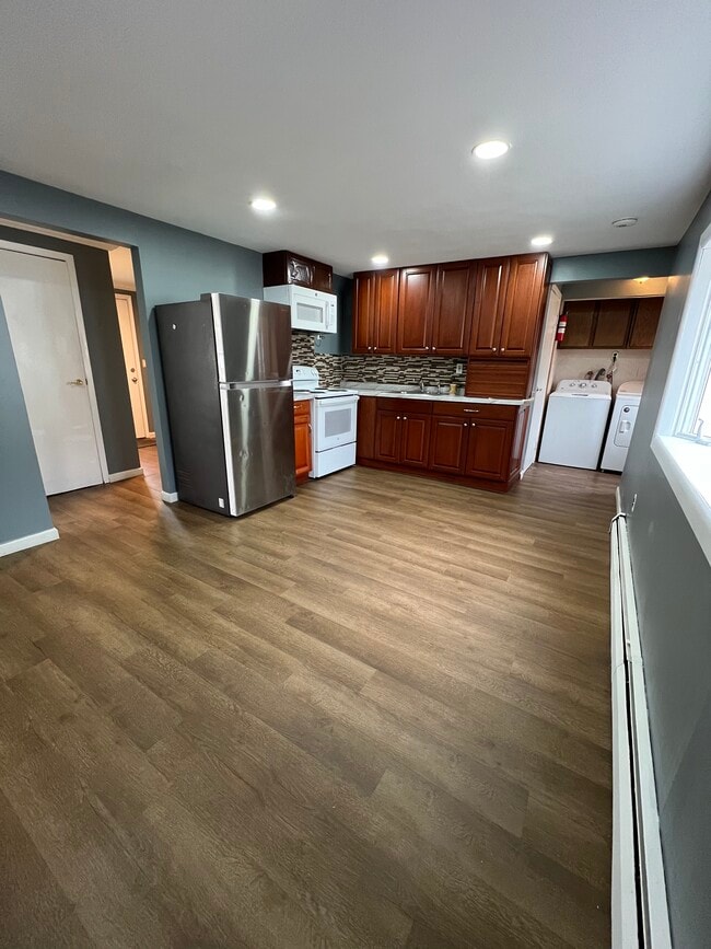 Building Photo - 37 John St Unit 1