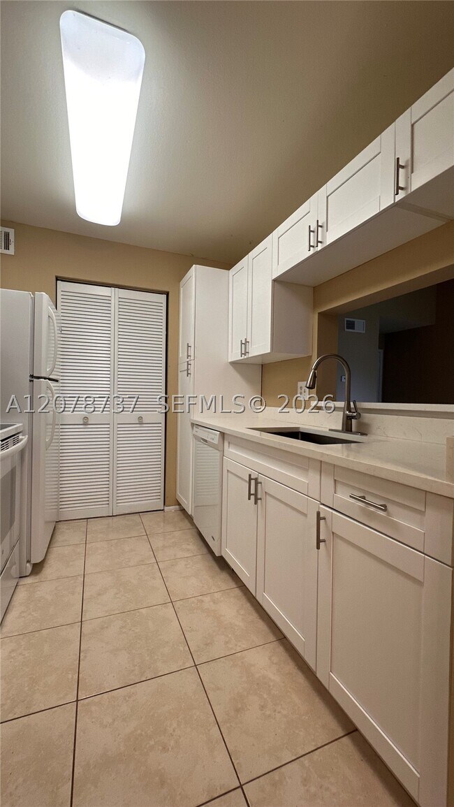 Photo - 4096 N Pine Island Rd Unit 2109