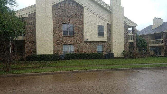 Building Photo - 3110 Devonshire Dr Unit 216