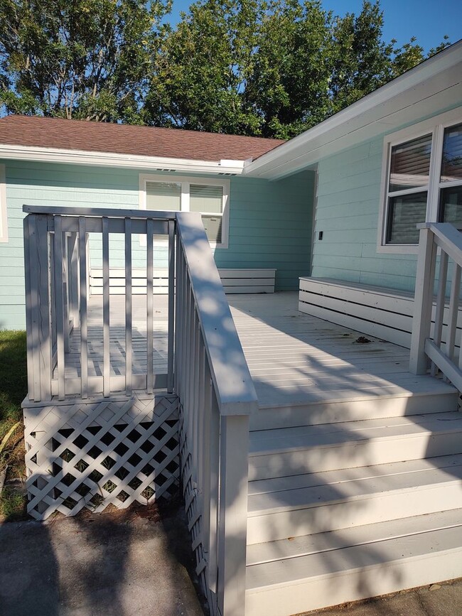 Remodeled 4-2 beaches home, plenty of fenc... - Remodeled 4-2 beaches home, plenty of fenc...