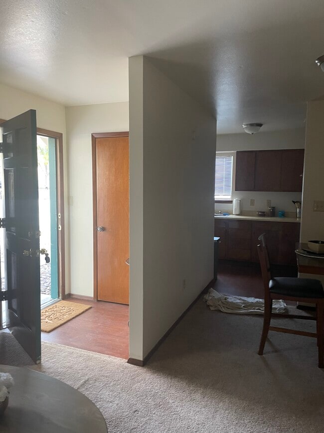 Entryway - 2640 Fairway Dr Unit C