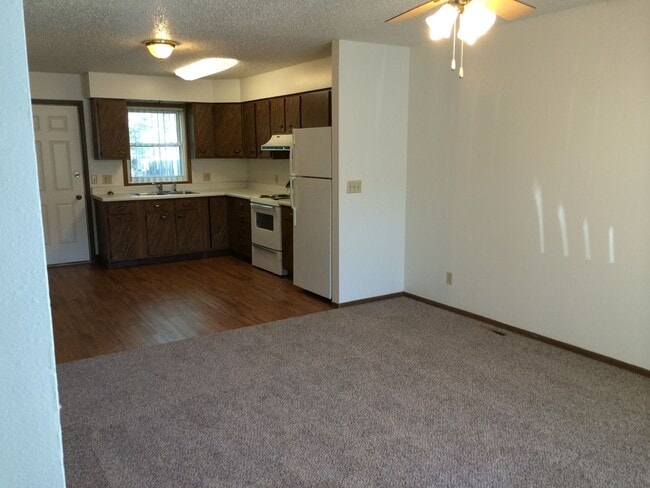 379 9th Ave E