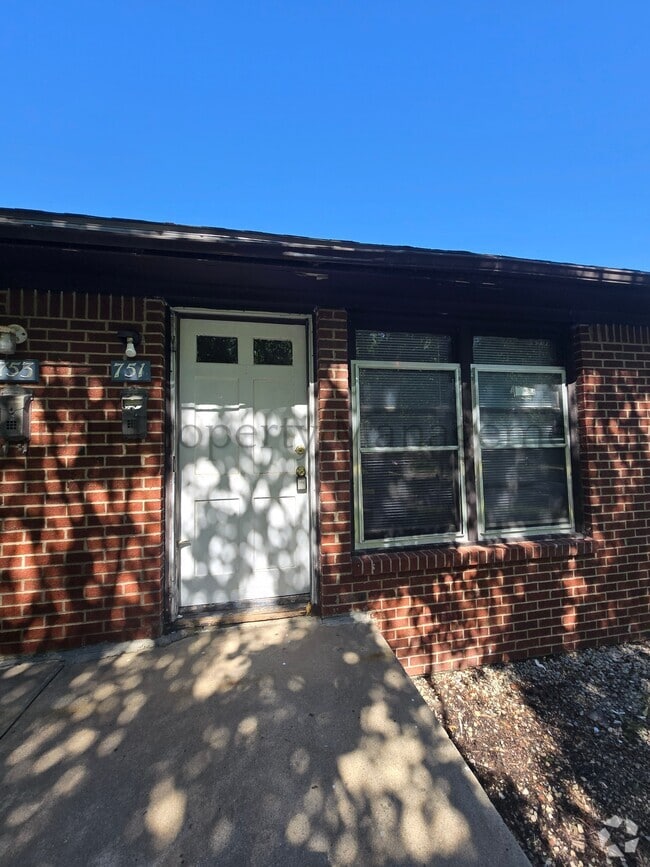 Building Photo - 751 S Governeour Rd Rental