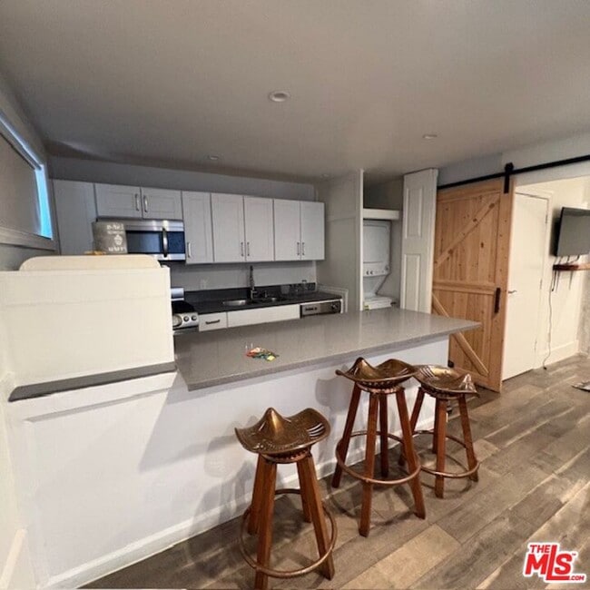 Photo - 10520 Eastborne Ave