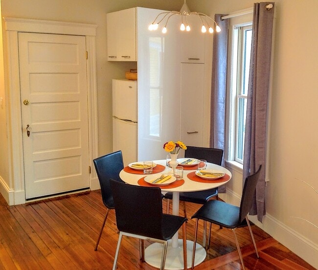 DINETTE - 41 Fairfield Street