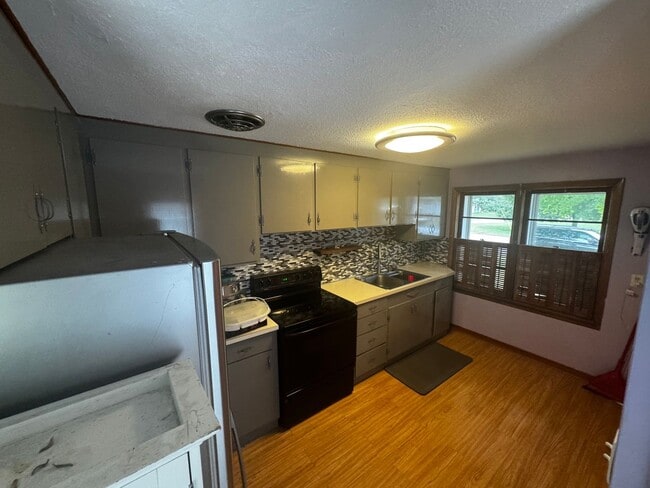Photo - 703 Crescent