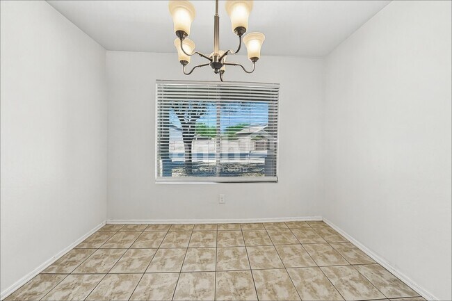 Photo - 11353 W Buchanan St