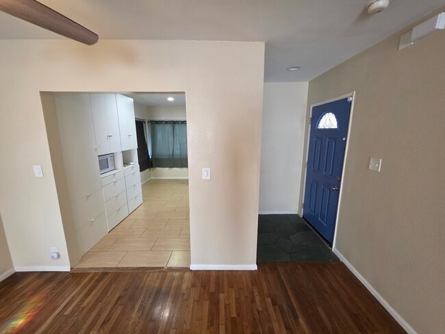 Photo - 15360 Saticoy St