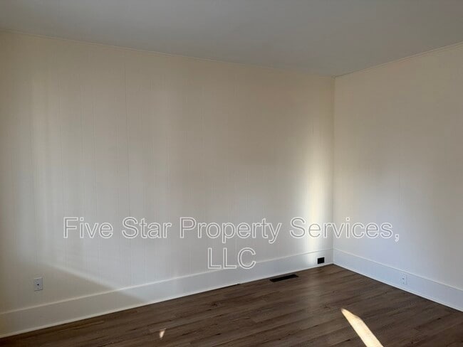 Photo - 421 W Reynolds St