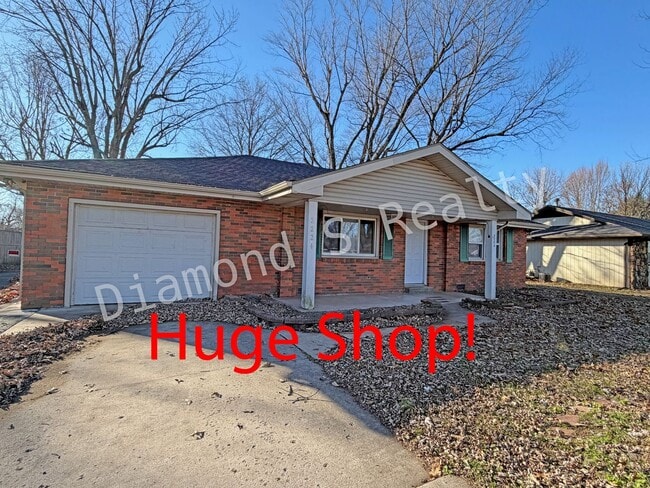 Building Photo - Charming 3 Bedroom Home with HUGE Shop!