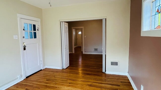 5225 Bancroft Ave Unit 2E