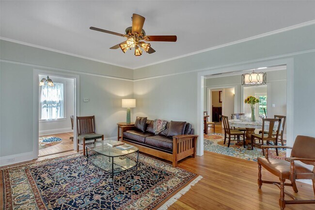 Photo - 8325 Main Rd