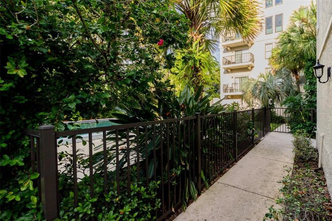 Pool Entrance - 235 6th St NW Unidad 404