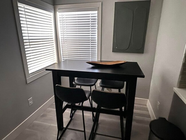 Photo - Fully Furnished 3-bd house