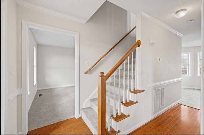Photo - 137 Woodglen Dr