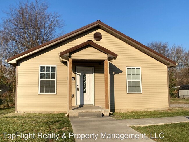 2 br, 1 bath House - 1008 E 1st Street - 2 br, 1 bath House - 1008 E 1st Street